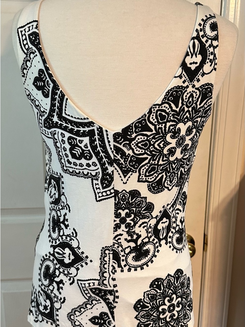 Cache Dressy Top - Picture 3 of 9